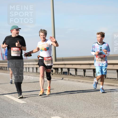 03.10.2025 - Köhlbrandbrückenlauf Yannick Fuchs http://msf.ph/oto/9193781 03.10.2025 11:55:40 Position 3 4563, 5630, 4036, 4745 meine-sportfotos.de