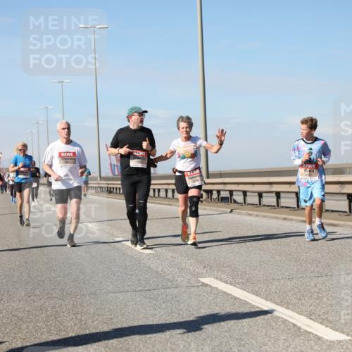 03.10.2025 - Köhlbrandbrückenlauf Yannick Fuchs http://msf.ph/oto/9193786 03.10.2025 11:55:40 Position 3 5630, 4036 meine-sportfotos.de