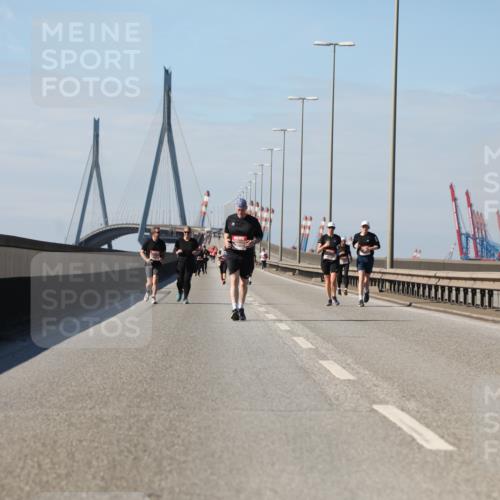 03.10.2025 - Köhlbrandbrückenlauf Yannick Fuchs http://msf.ph/oto/9193799 03.10.2025 12:17:45 Position 3  meine-sportfotos.de