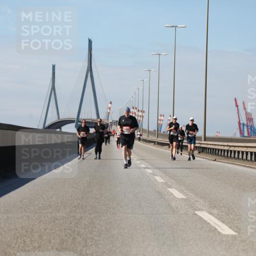 03.10.2025 - Köhlbrandbrückenlauf Yannick Fuchs http://msf.ph/oto/9193804 03.10.2025 12:17:46 Position 3 43 meine-sportfotos.de