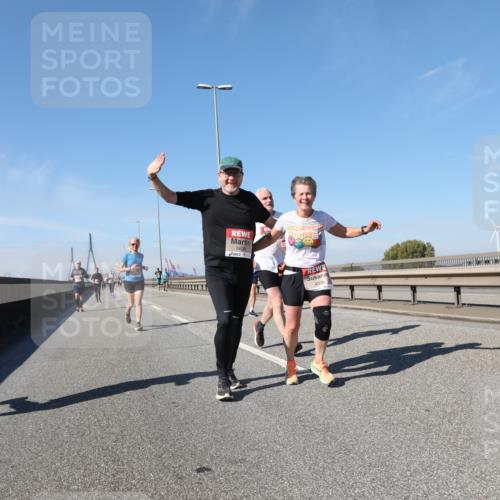 03.10.2025 - Köhlbrandbrückenlauf Yannick Fuchs http://msf.ph/oto/9193826 03.10.2025 11:55:43 Position 3 5249, 5630, 4036, 4745 meine-sportfotos.de