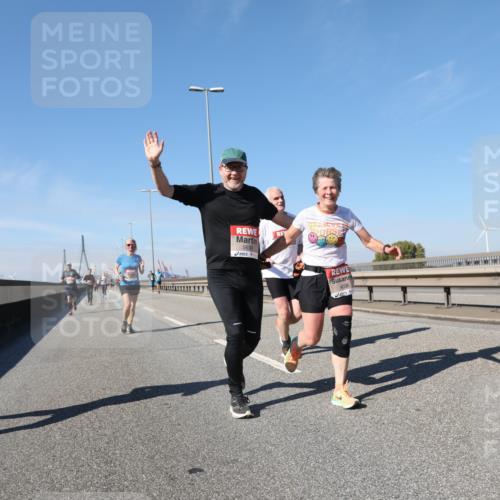 03.10.2025 - Köhlbrandbrückenlauf Yannick Fuchs http://msf.ph/oto/9193828 03.10.2025 11:55:43 Position 3 5249, 5630, 4036 meine-sportfotos.de