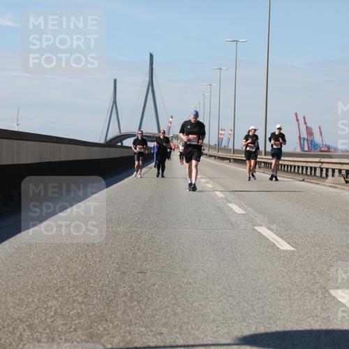 03.10.2025 - Köhlbrandbrückenlauf Yannick Fuchs http://msf.ph/oto/9193833 03.10.2025 12:17:49 Position 3  meine-sportfotos.de