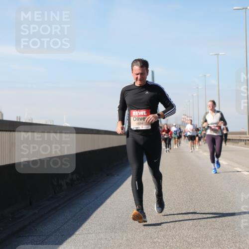 03.10.2025 - Köhlbrandbrückenlauf Yannick Fuchs http://msf.ph/oto/9193891 03.10.2025 11:55:49 Position 3 4684, 6755 meine-sportfotos.de