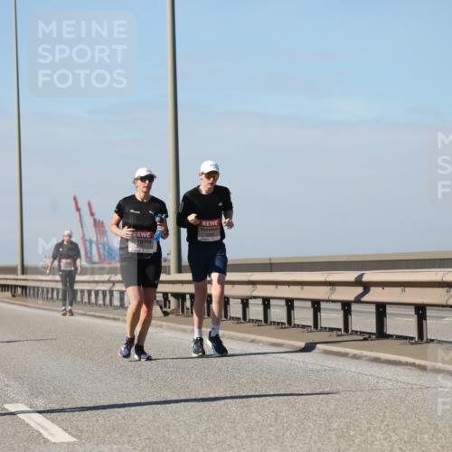 03.10.2025 - Köhlbrandbrückenlauf Yannick Fuchs http://msf.ph/oto/9193893 03.10.2025 12:17:56 Position 3 5136 meine-sportfotos.de