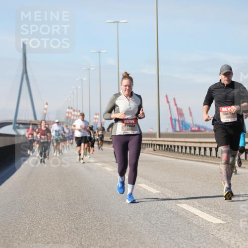 03.10.2025 - Köhlbrandbrückenlauf Yannick Fuchs http://msf.ph/oto/9193900 03.10.2025 11:55:50 Position 3 5309, 4692 meine-sportfotos.de
