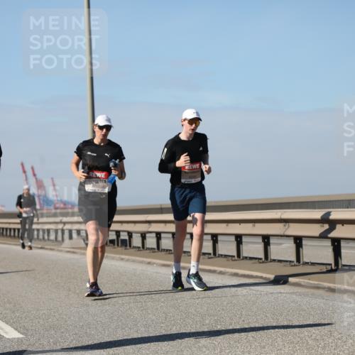 03.10.2025 - Köhlbrandbrückenlauf Yannick Fuchs http://msf.ph/oto/9193908 03.10.2025 12:17:57 Position 3 5136 meine-sportfotos.de