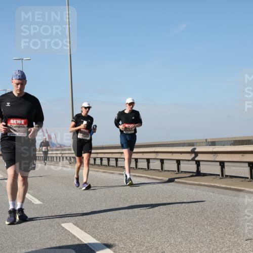 03.10.2025 - Köhlbrandbrückenlauf Yannick Fuchs http://msf.ph/oto/9193918 03.10.2025 12:17:58 Position 3 136 meine-sportfotos.de