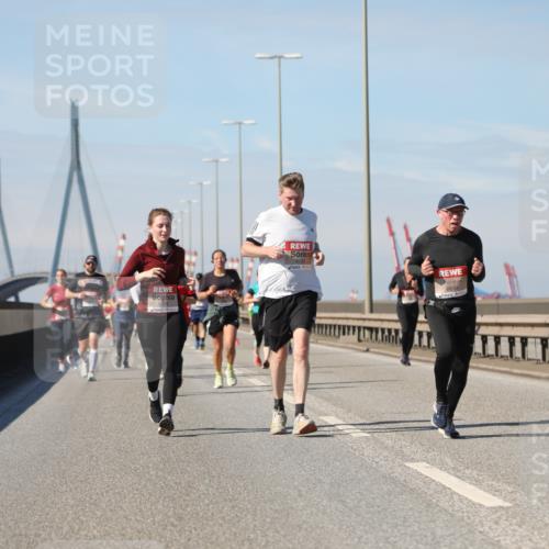 03.10.2025 - Köhlbrandbrückenlauf Yannick Fuchs http://msf.ph/oto/9193928 03.10.2025 11:55:58 Position 3 6125, 6810 meine-sportfotos.de