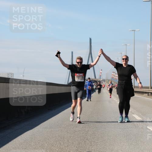 03.10.2025 - Köhlbrandbrückenlauf Yannick Fuchs http://msf.ph/oto/9193933 03.10.2025 12:18:00 Position 3 5375 meine-sportfotos.de