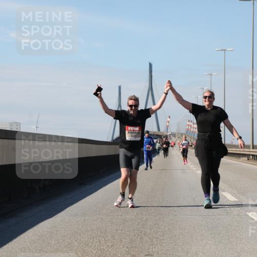03.10.2025 - Köhlbrandbrückenlauf Yannick Fuchs http://msf.ph/oto/9193936 03.10.2025 12:18:00 Position 3  meine-sportfotos.de