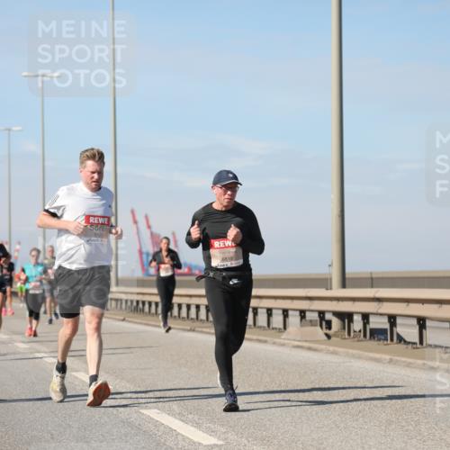 03.10.2025 - Köhlbrandbrückenlauf Yannick Fuchs http://msf.ph/oto/9193938 03.10.2025 11:55:58 Position 3 5078, 6125, 6810 meine-sportfotos.de