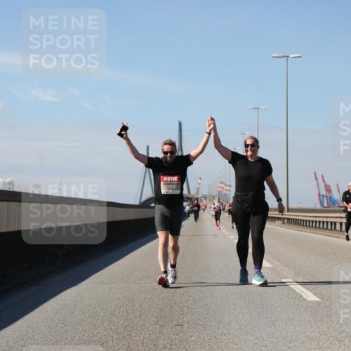 03.10.2025 - Köhlbrandbrückenlauf Yannick Fuchs http://msf.ph/oto/9193956 03.10.2025 12:18:01 Position 3 5375 meine-sportfotos.de