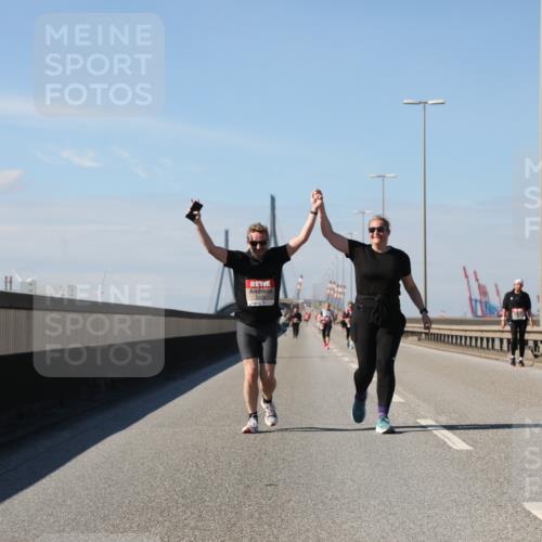 03.10.2025 - Köhlbrandbrückenlauf Yannick Fuchs http://msf.ph/oto/9193959 03.10.2025 12:18:01 Position 3  meine-sportfotos.de