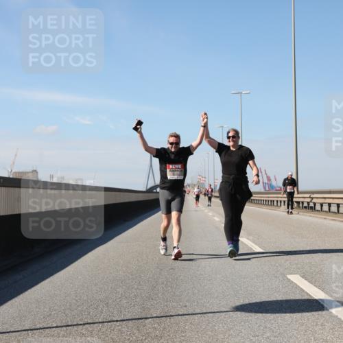 03.10.2025 - Köhlbrandbrückenlauf Yannick Fuchs http://msf.ph/oto/9193976 03.10.2025 12:18:02 Position 3  meine-sportfotos.de