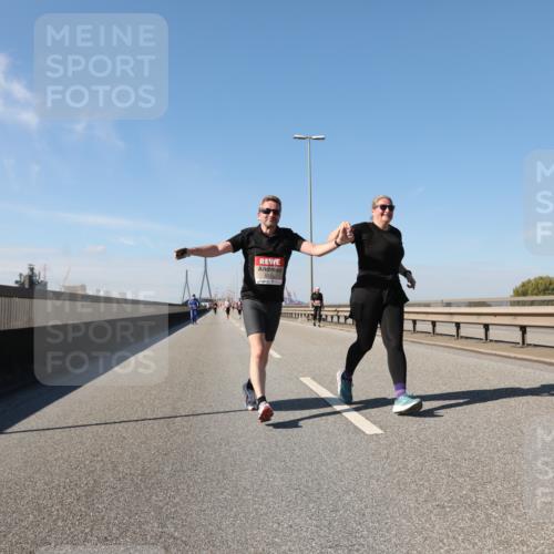 03.10.2025 - Köhlbrandbrückenlauf Yannick Fuchs http://msf.ph/oto/9194008 03.10.2025 12:18:04 Position 3 5375 meine-sportfotos.de