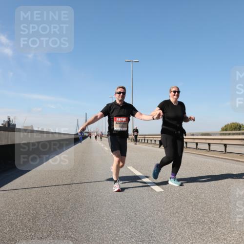 03.10.2025 - Köhlbrandbrückenlauf Yannick Fuchs http://msf.ph/oto/9194012 03.10.2025 12:18:04 Position 3  meine-sportfotos.de