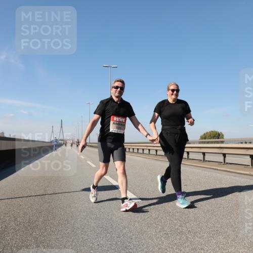 03.10.2025 - Köhlbrandbrückenlauf Yannick Fuchs http://msf.ph/oto/9194017 03.10.2025 12:18:05 Position 3 5375 meine-sportfotos.de