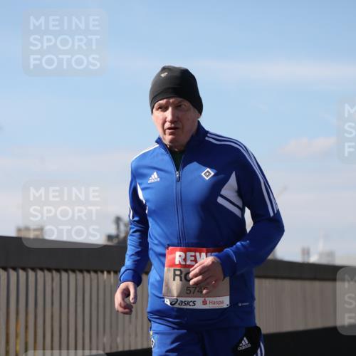 03.10.2025 - Köhlbrandbrückenlauf Yannick Fuchs http://msf.ph/oto/9194052 03.10.2025 12:18:18 Position 3 5746 meine-sportfotos.de