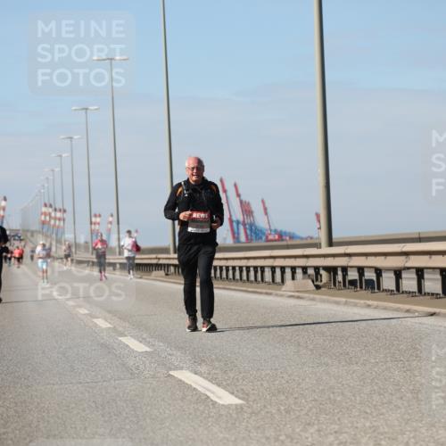 03.10.2025 - Köhlbrandbrückenlauf Yannick Fuchs http://msf.ph/oto/9194110 03.10.2025 12:18:26 Position 3  meine-sportfotos.de