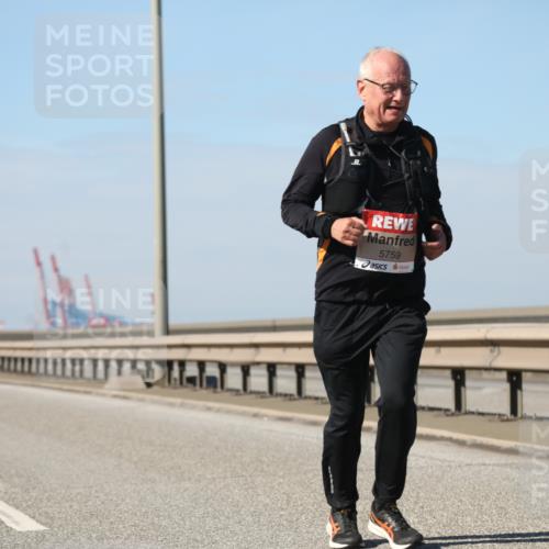 03.10.2025 - Köhlbrandbrückenlauf Yannick Fuchs http://msf.ph/oto/9194124 03.10.2025 12:18:30 Position 3 5759 meine-sportfotos.de