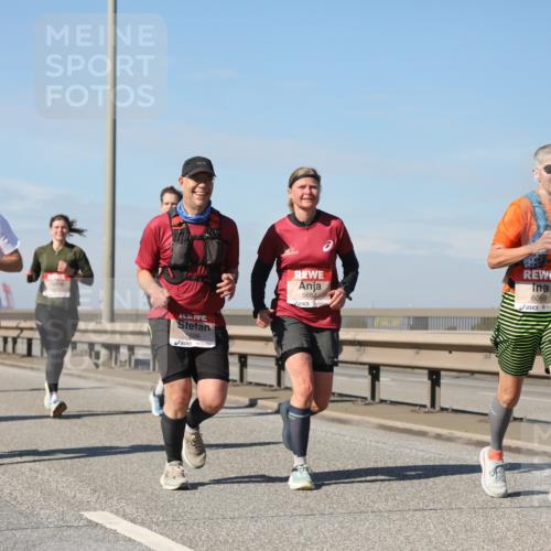 03.10.2025 - Köhlbrandbrückenlauf Yannick Fuchs http://msf.ph/oto/9194191 03.10.2025 11:56:24 Position 3 6790, 5686, 5682, 6069 meine-sportfotos.de
