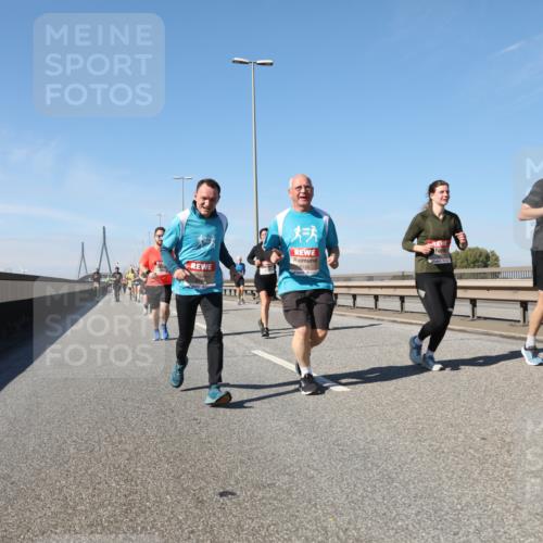 03.10.2025 - Köhlbrandbrückenlauf Yannick Fuchs http://msf.ph/oto/9194235 03.10.2025 11:56:27 Position 3 1 meine-sportfotos.de