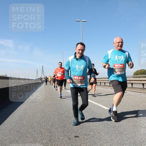 03.10.2025 - Köhlbrandbrückenlauf Yannick Fuchs http://msf.ph/oto/9194239 03.10.2025 11:56:28 Position 3 6771, 1, 6536 meine-sportfotos.de