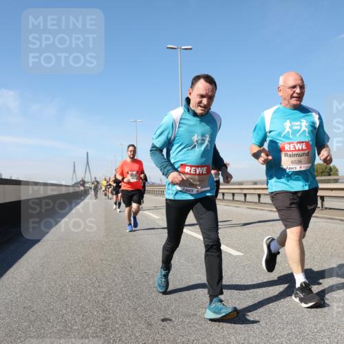 03.10.2025 - Köhlbrandbrückenlauf Yannick Fuchs http://msf.ph/oto/9194243 03.10.2025 11:56:28 Position 3 6771, 1, 6536 meine-sportfotos.de