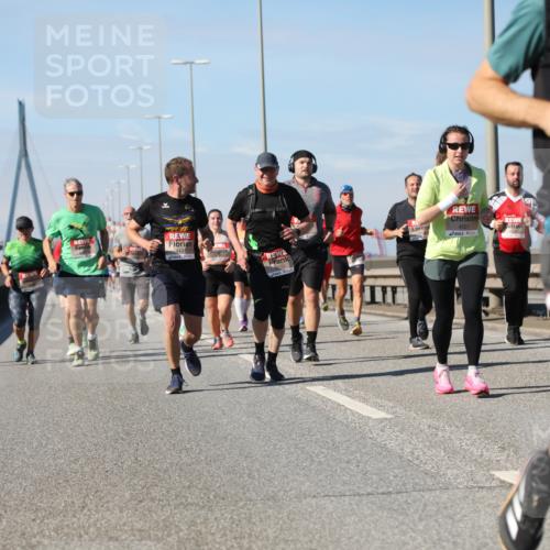 03.10.2025 - Köhlbrandbrückenlauf Yannick Fuchs http://msf.ph/oto/9194383 03.10.2025 11:56:40 Position 3 4431, 4551, 1090 meine-sportfotos.de
