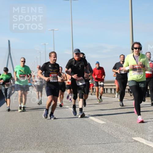 03.10.2025 - Köhlbrandbrückenlauf Yannick Fuchs http://msf.ph/oto/9194386 03.10.2025 11:56:41 Position 3 4431, 4551, 5684 meine-sportfotos.de