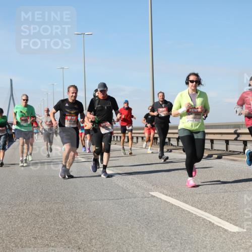 03.10.2025 - Köhlbrandbrückenlauf Yannick Fuchs http://msf.ph/oto/9194399 03.10.2025 11:56:41 Position 3 4551 meine-sportfotos.de