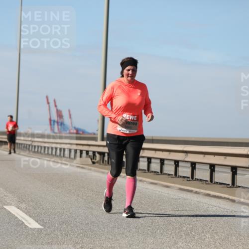03.10.2025 - Köhlbrandbrückenlauf Yannick Fuchs http://msf.ph/oto/9194413 03.10.2025 12:19:28 Position 3 5860 meine-sportfotos.de