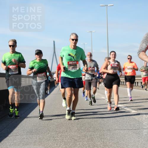 03.10.2025 - Köhlbrandbrückenlauf Yannick Fuchs http://msf.ph/oto/9194423 03.10.2025 11:56:44 Position 3 6923, 6001, 6826, 5132 meine-sportfotos.de