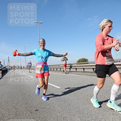 03.10.2025 - Köhlbrandbrückenlauf Yannick Fuchs http://msf.ph/oto/9194486 03.10.2025 11:56:48 Position 3 4347, 4423, 4408 meine-sportfotos.de