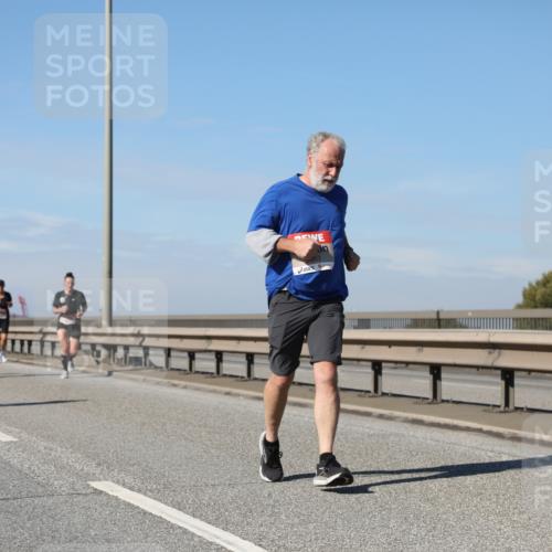 03.10.2025 - Köhlbrandbrückenlauf Yannick Fuchs http://msf.ph/oto/9194528 03.10.2025 11:56:53 Position 3 053 meine-sportfotos.de