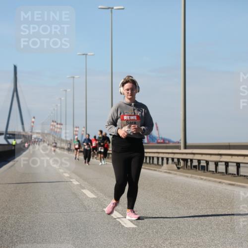 03.10.2025 - Köhlbrandbrückenlauf Yannick Fuchs http://msf.ph/oto/9194537 03.10.2025 12:19:49 Position 3  meine-sportfotos.de