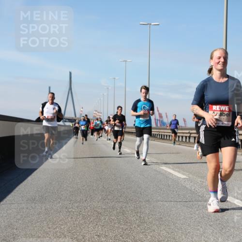 03.10.2025 - Köhlbrandbrückenlauf Yannick Fuchs http://msf.ph/oto/9194550 03.10.2025 11:56:55 Position 3 4267 meine-sportfotos.de
