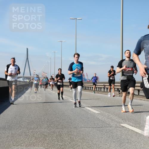 03.10.2025 - Köhlbrandbrückenlauf Yannick Fuchs http://msf.ph/oto/9194553 03.10.2025 11:56:56 Position 3 4267 meine-sportfotos.de