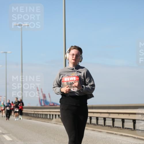 03.10.2025 - Köhlbrandbrückenlauf Yannick Fuchs http://msf.ph/oto/9194557 03.10.2025 12:19:50 Position 3 6075 meine-sportfotos.de