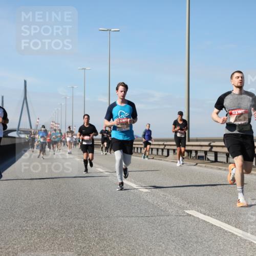 03.10.2025 - Köhlbrandbrückenlauf Yannick Fuchs http://msf.ph/oto/9194559 03.10.2025 11:56:57 Position 3 173, 6796 meine-sportfotos.de