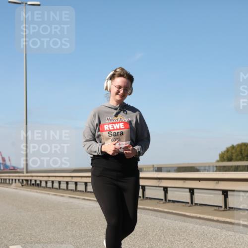 03.10.2025 - Köhlbrandbrückenlauf Yannick Fuchs http://msf.ph/oto/9194579 03.10.2025 12:19:52 Position 3 6073 meine-sportfotos.de