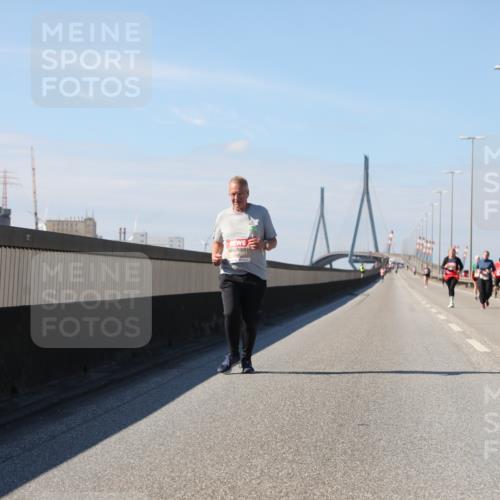 03.10.2025 - Köhlbrandbrückenlauf Yannick Fuchs http://msf.ph/oto/9194602 03.10.2025 12:19:54 Position 3  meine-sportfotos.de