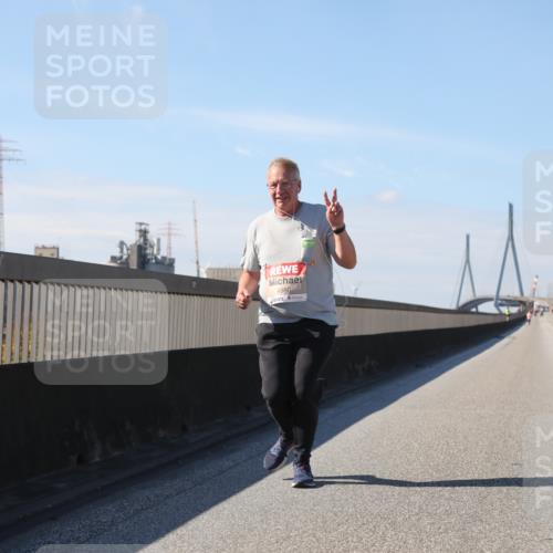 03.10.2025 - Köhlbrandbrückenlauf Yannick Fuchs http://msf.ph/oto/9194621 03.10.2025 12:19:56 Position 3 1, 4980 meine-sportfotos.de