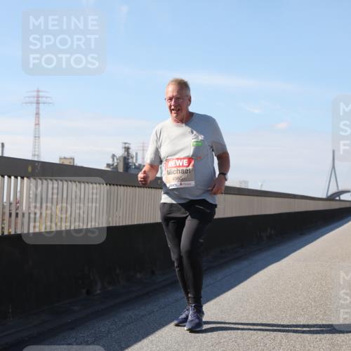 03.10.2025 - Köhlbrandbrückenlauf Yannick Fuchs http://msf.ph/oto/9194628 03.10.2025 12:19:56 Position 3 4980 meine-sportfotos.de