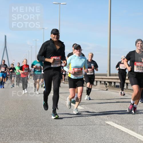 03.10.2025 - Köhlbrandbrückenlauf Yannick Fuchs http://msf.ph/oto/9194650 03.10.2025 11:57:08 Position 3 6353, 4314, 6712 meine-sportfotos.de