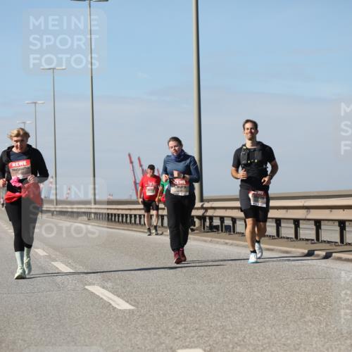 03.10.2025 - Köhlbrandbrückenlauf Yannick Fuchs http://msf.ph/oto/9194664 03.10.2025 12:20:05 Position 3 5216 meine-sportfotos.de