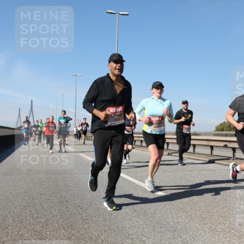 03.10.2025 - Köhlbrandbrückenlauf Yannick Fuchs http://msf.ph/oto/9194679 03.10.2025 11:57:09 Position 3 6353, 4314, 6712 meine-sportfotos.de