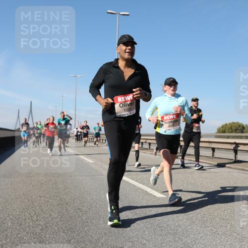 03.10.2025 - Köhlbrandbrückenlauf Yannick Fuchs http://msf.ph/oto/9194683 03.10.2025 11:57:10 Position 3 6353, 4314, 6712 meine-sportfotos.de