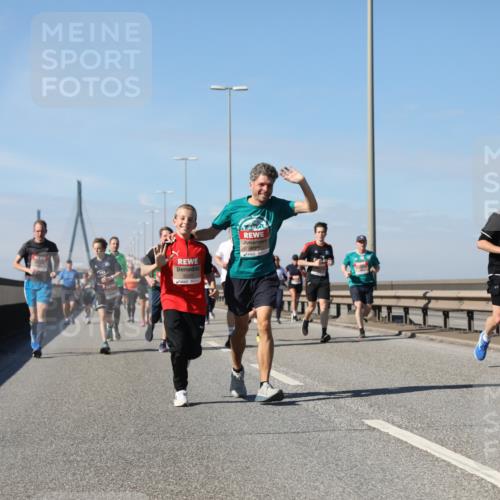 03.10.2025 - Köhlbrandbrückenlauf Yannick Fuchs http://msf.ph/oto/9194698 03.10.2025 11:57:11 Position 3  meine-sportfotos.de